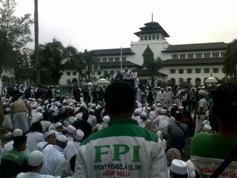 Pendemo Desak Bupati Purwakarta Ditangkap Karena Dituding Nistakan Agama