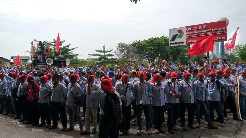 Sopir Tangki Pertamina Tuntut Jadi Karyawan Tetap