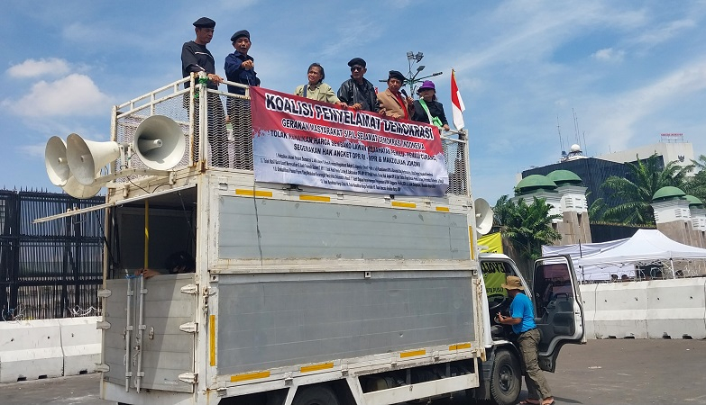 DPR Gelar Rapat Paripurna, Massa Demo Hak Angket Pilpres