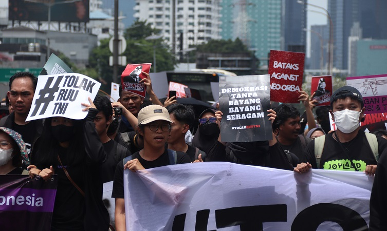 Mengapa Revisi UU TNI Mengancam Demokrasi?