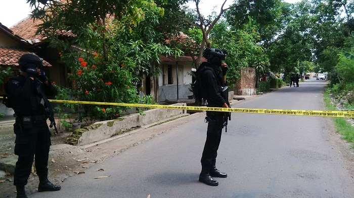 Densus 88 Tangkap  3 Terduga Teroris di Cirebon