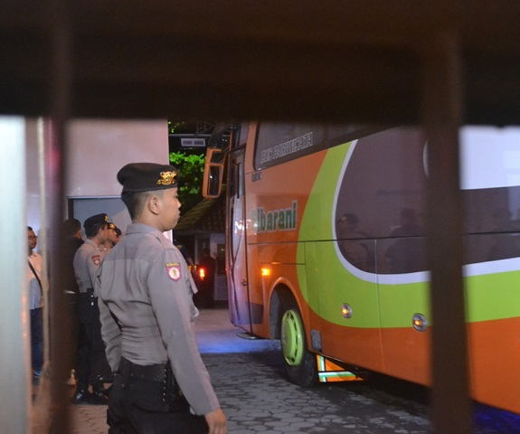 Detik-detik Eksekusi, Jaksa dan Keluarga Menyeberang ke Nusakambangan