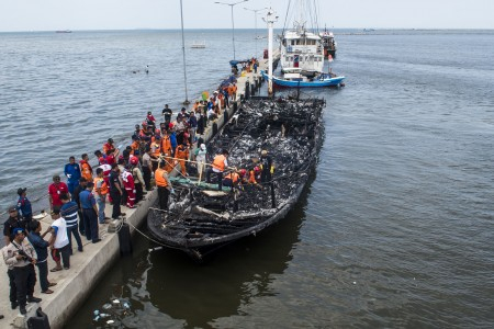 Kapal Terbakar di Perairan Angke, 23 Orang Tewas