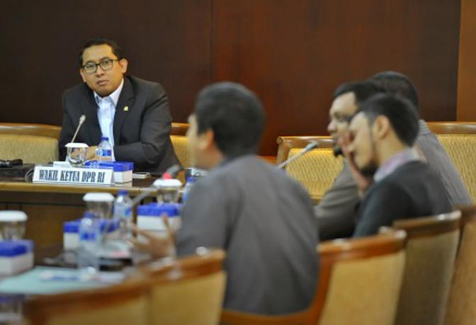 DPR Minta Menpora Perhatikan Nasib Klub Sepak Bola