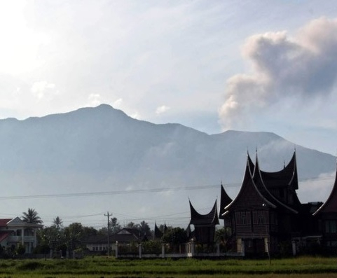Gunung Marapi Meletus 6 Kali