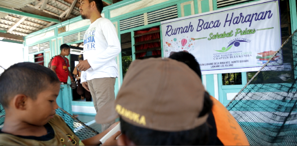 Hendriyadi Bachtiar menggagas Rumah Baca.