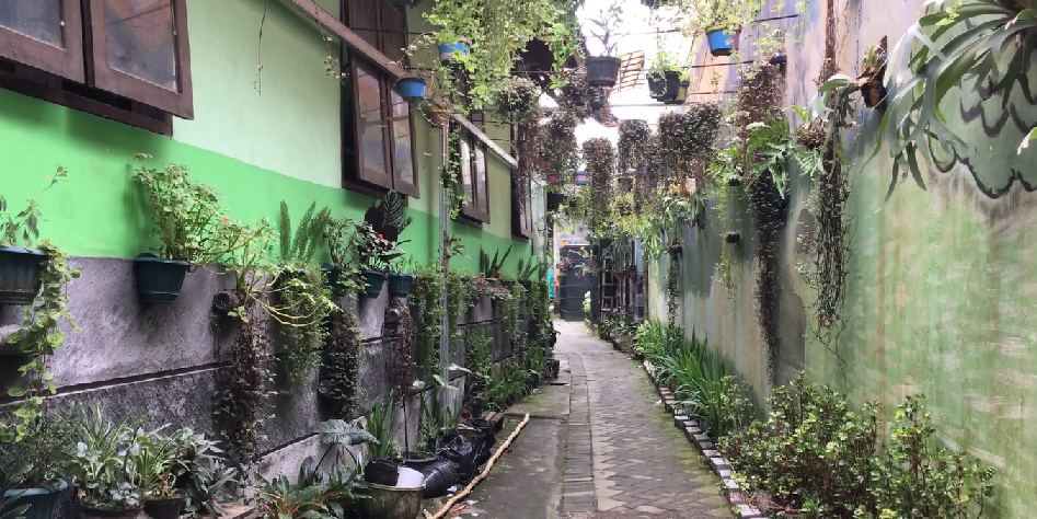 Kampung Ekologi mengusung konsep go green dan pertanian organik. Kampung Ekologi hanya ada satu di B