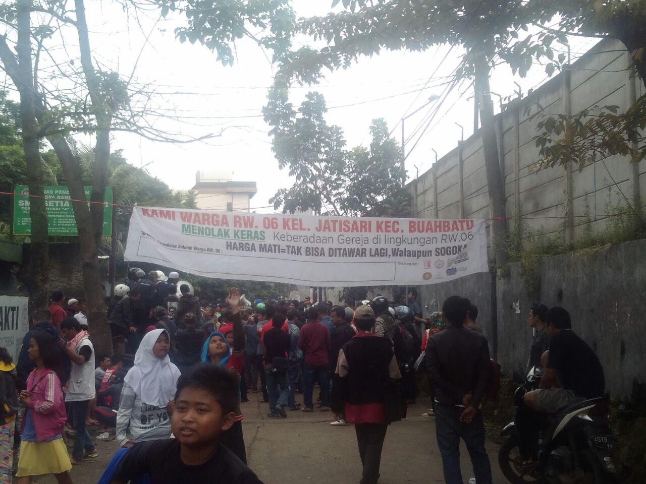Didemo Warga, Gereja di Buah Batu Ditutup