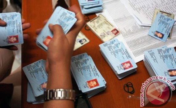 Perekam Data Rusak, Pemohon KTP Di Bogor Tak Terlayani