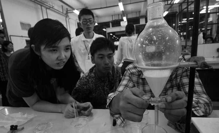Jelang Debat Cawapres, Mayoritas SMA dan SMK Belum Punya Laboratorium IPA