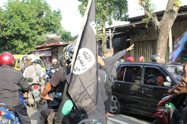Bendera ISIS Berkibar Saat Prosesi Pemakaman Terduga Teroris di Solo