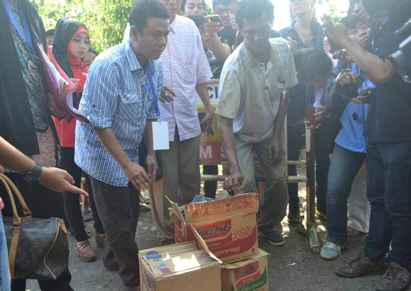 Terpidana Mati Zainal, Serahkan Barang-barangnya Pada Keluarga