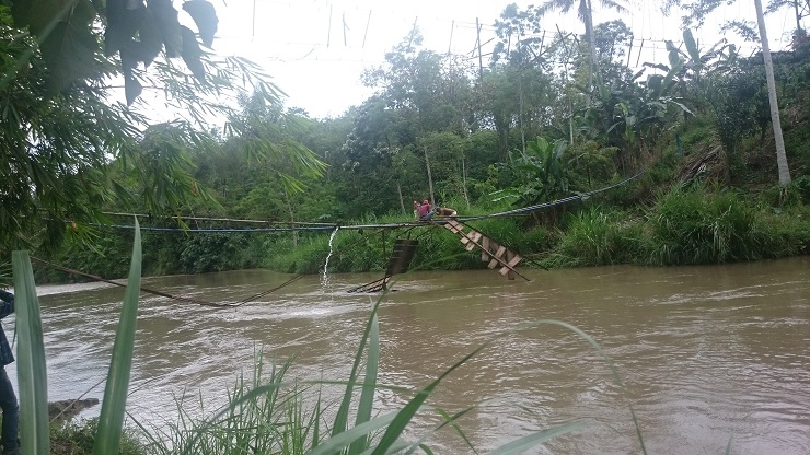 Jembatan Gantung Putus, Puluhan Siswa SMP Hanyut di Sungai Musi