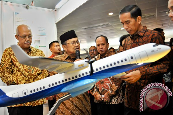 Jokowi Akan Perbesar Dana Riset Kedirgantaraan