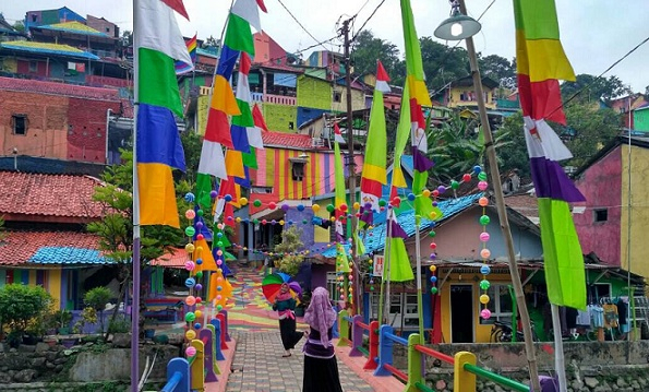 [SAGA] Kampung Pelangi yang Digemari Pencari Selfie