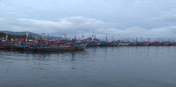 Gelombang Tinggi, Ribuan Nelayan Trenggalek Tak Melaut