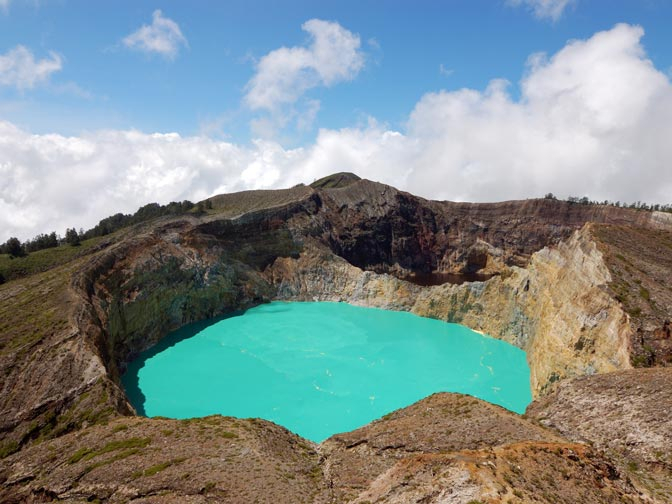Pengunjung Danau Kelimutu Diminta Pakai Masker
