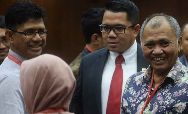Mengepung KPK