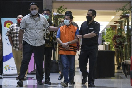 Gratifikasi, KPK Tahan Bekas Bupati Bogor