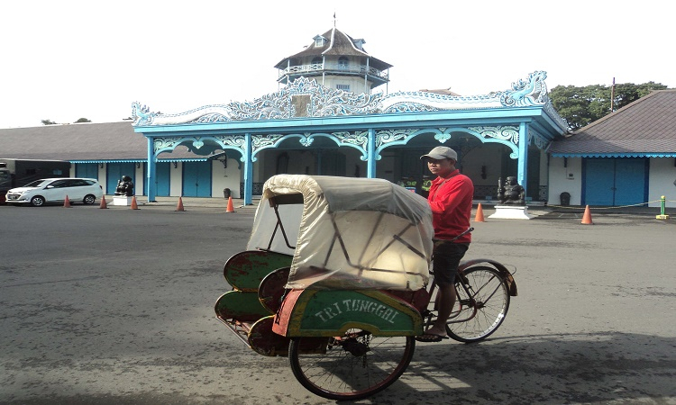 Parkir di Garasi Keraton, Mobil Raja Solo Dicuri 
