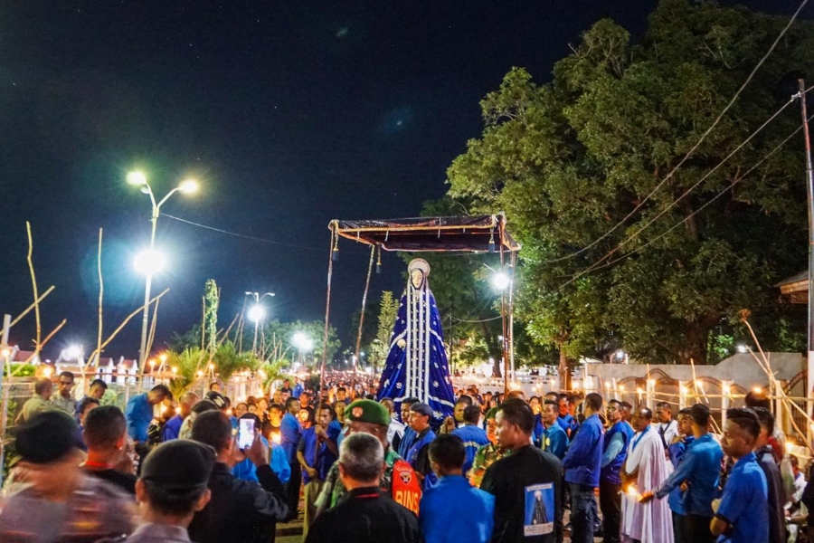 Ribuan Wisatawan Ramaikan Perayaan Paskah di Larantuka