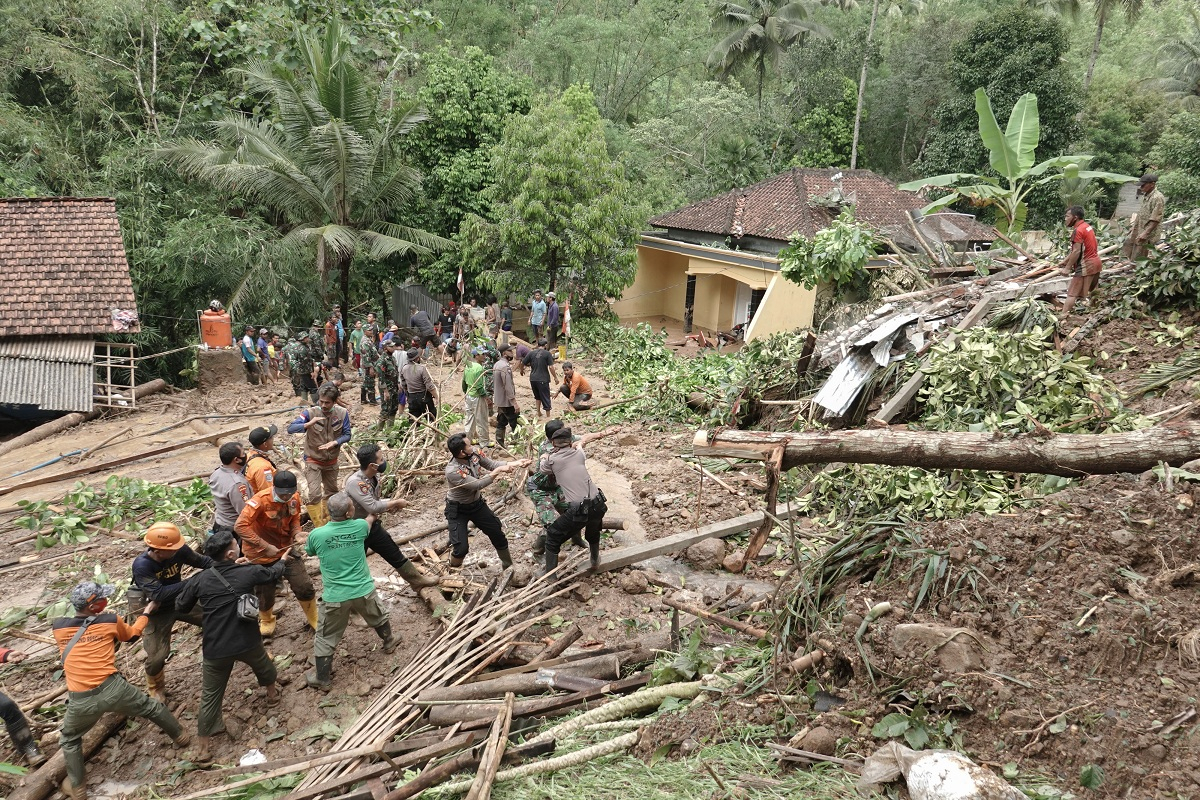 2 Orang Tewas Dalam Longsor di Banyumas
