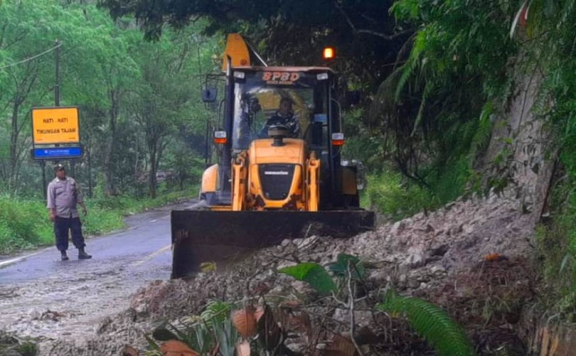 Jalan Nasional di Bener Meriah Aceh Terputus Diterjang Longsor