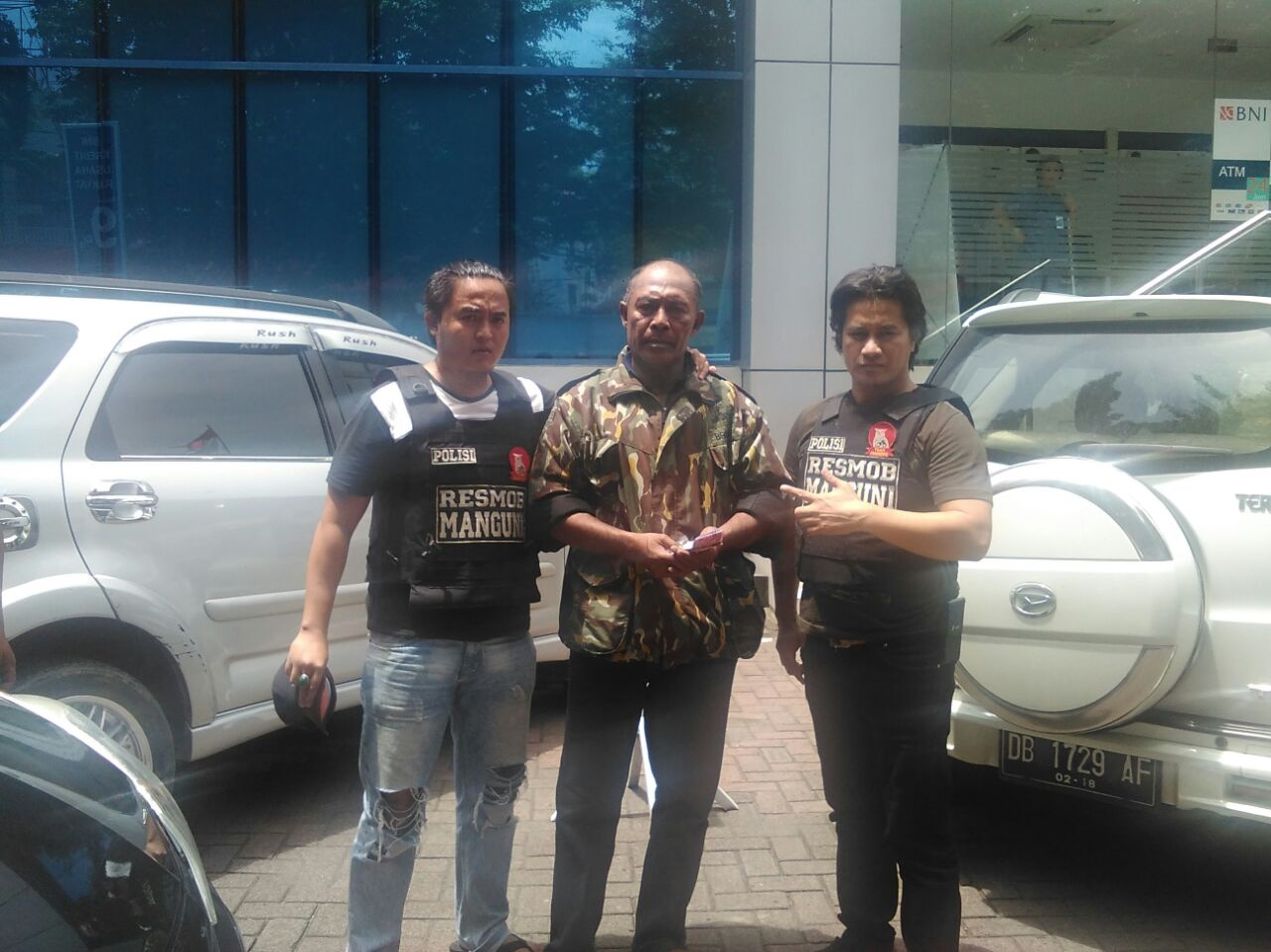 Polisi Tangkap Tangan Pelaku Pungli Warga Eks Timor Timur di Manado