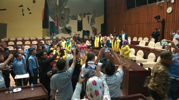 Pertemuan Pansus Angket KPK dan Mahasiswa Berakhir Ricuh