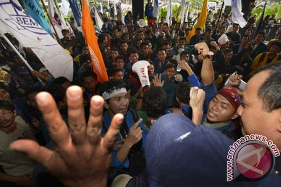 Peringati Reformasi, Puluhan Mahasiswa Solo Menuju Jakarta 