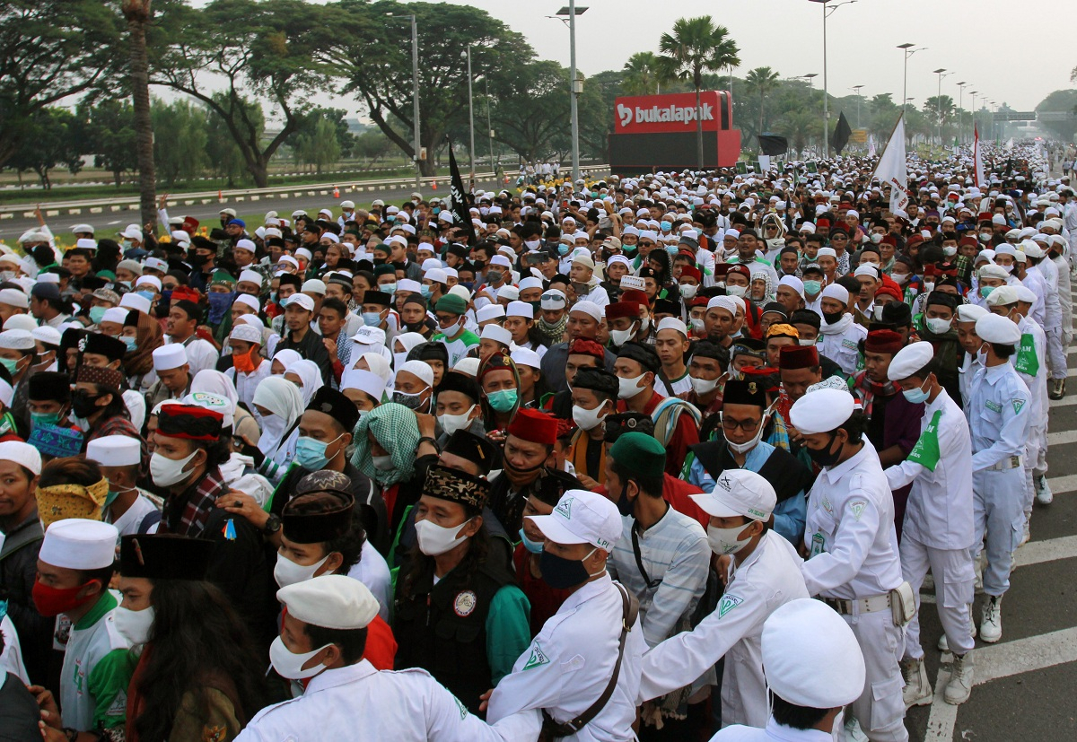 Kerumunan Massa, Picu Peningkatan Kasus Covid-19