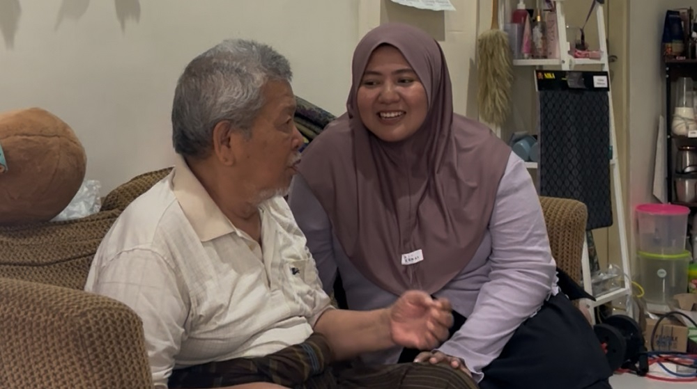 Jatuh Bangun Menjadi Caregiver: Antara Berkorban dan Mengejar Impian