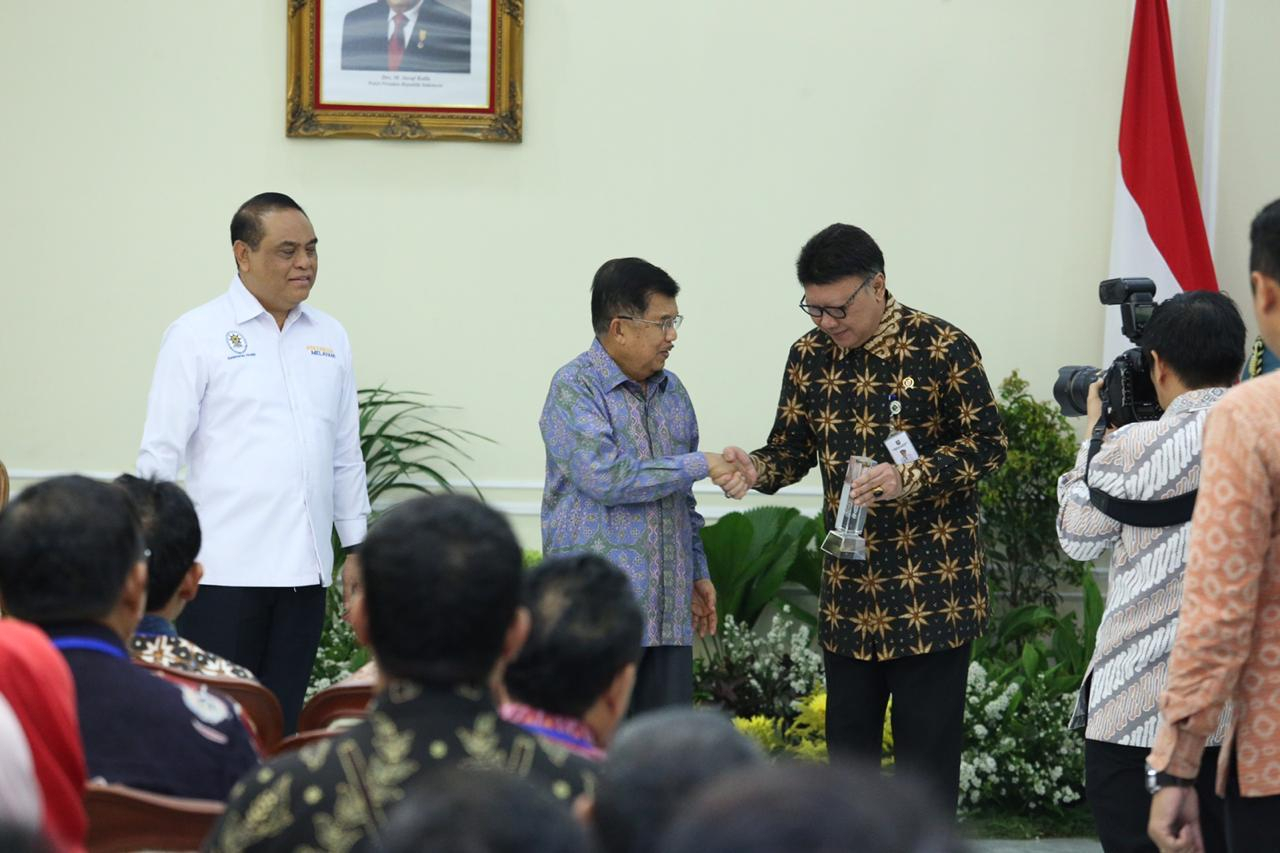 [Advertorial] Mendagri Tjahjo Kumolo Terima Penghargaan Top 45 Inovasi Pelayanan Publik