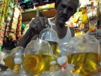 Mengapa Dilarang Jual Minyak Goreng Curah Eceran pada 2020?