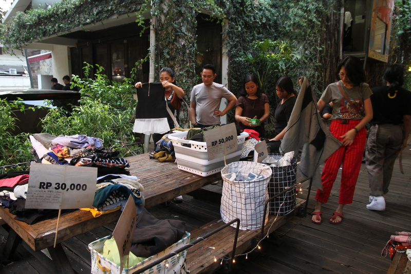 [Advertorial] Baju Nia Ramadhani & Jessica Iskandar Ludes Diserbu Pengunjung!