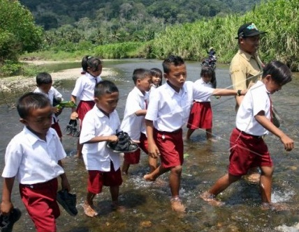 Alasan  Pemkab Banyuwangi Beri Uang Saku Bagi  Pelajar Miskin 