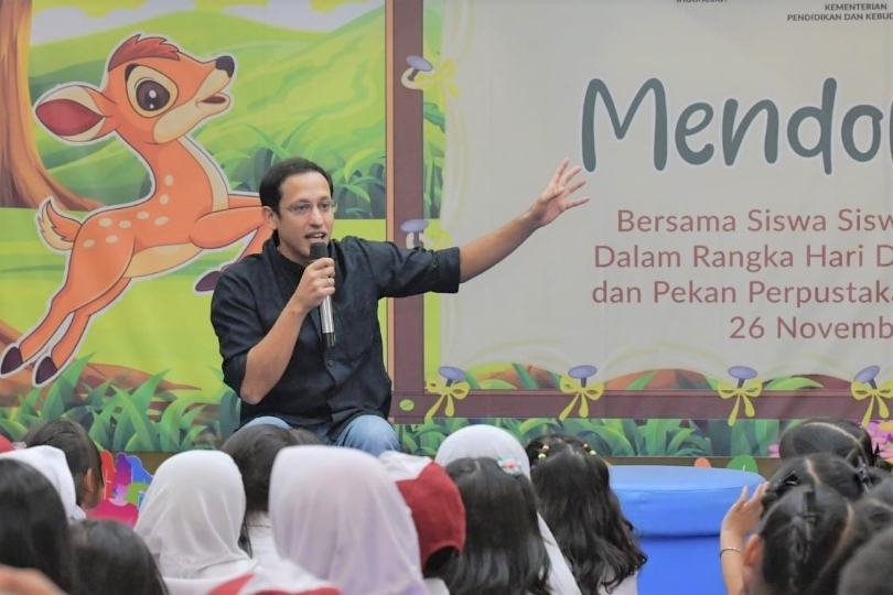 Nadiem Ajak Orang Tua Rutin Bacakan Dongeng untuk Anak