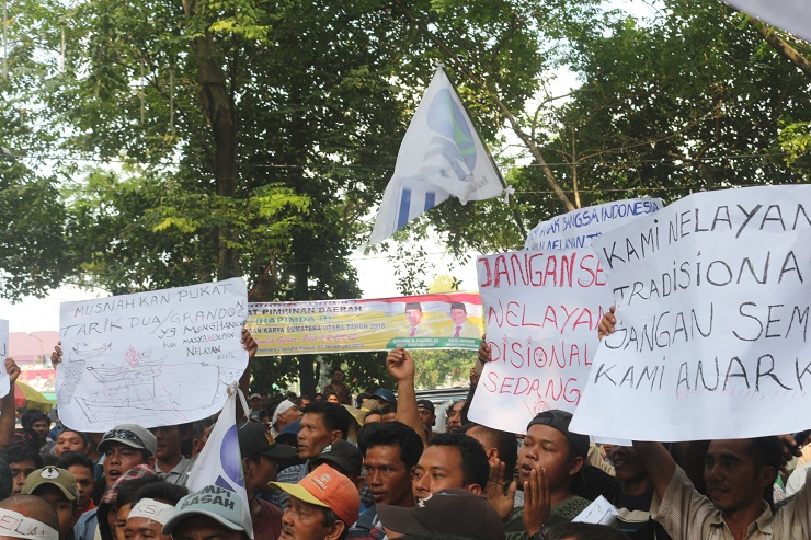 Ratusan Nelayan Tradisional  di Sumut Demo Tolak  Penggunaan Pukat Tarik