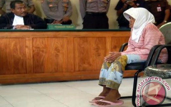Tuntutan untuk Nenek Asyani Dipaksakan
