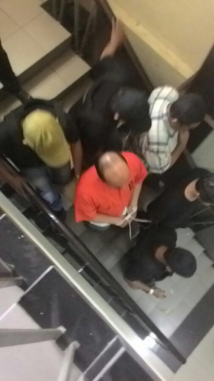 Hujan, Proses Rekonstruksi Novel Ditunda