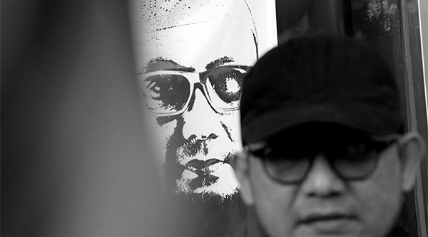 Mencari Penyerang Novel