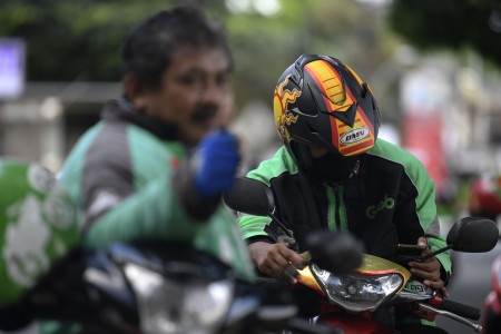 Jakarta PSBB, Anies Upayakan Ojek Daring Bisa Angkut Penumpang