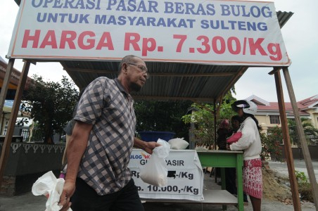 Jokowi Minta Menterinya Pantau Harga Bahan Pokok
