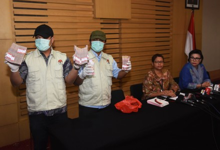 KPK Geledah Rumah Tersangka Suap Kasus Saiful Jamil