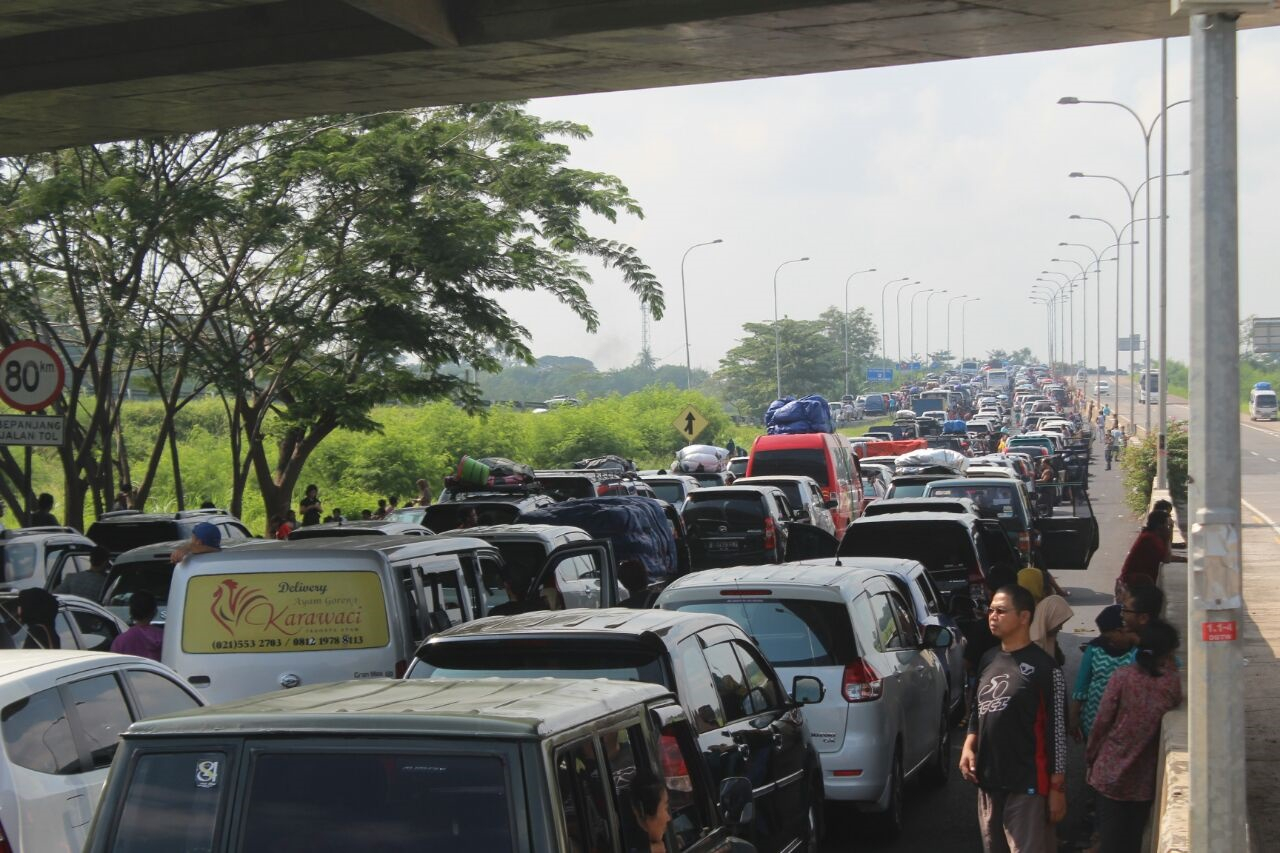 Pengalihan Tol Pejagan,  Jalur Pantura Kanci pun Macet