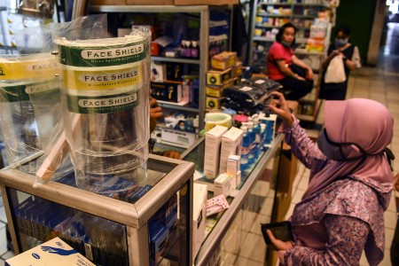 Panik Beli Obat untuk Terapi Covid-19, Berikut Tanggapan Ahli Farmasi dan HET