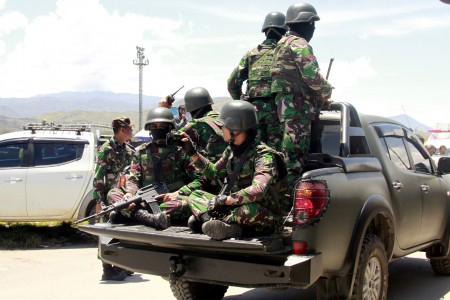 Jamin Keamanan, Gubernur Lukas Minta Pengungsi Kembali ke Wamena