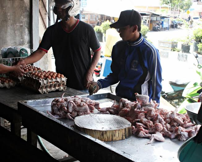 Jelang Tahun Baru, Daging Ayam Segar  Langka  di Nunukan