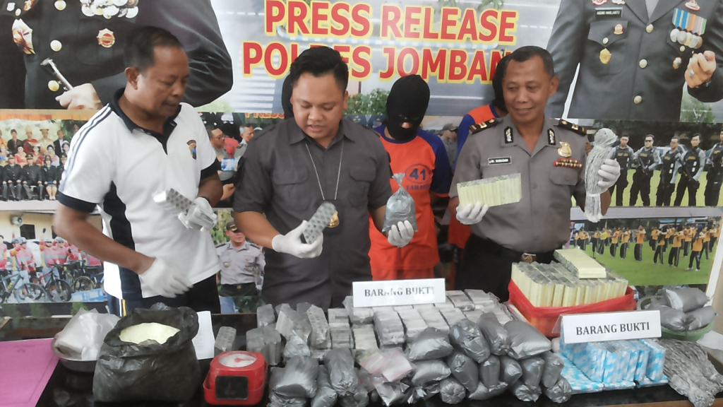 Dua Ibu Rumah Tangga di Jombang Ditahan Karena Simpan Bahan Peledak