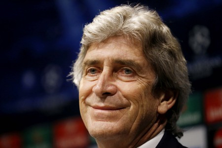 Dihujani Kritikan, Lampard Bela Pelergrini